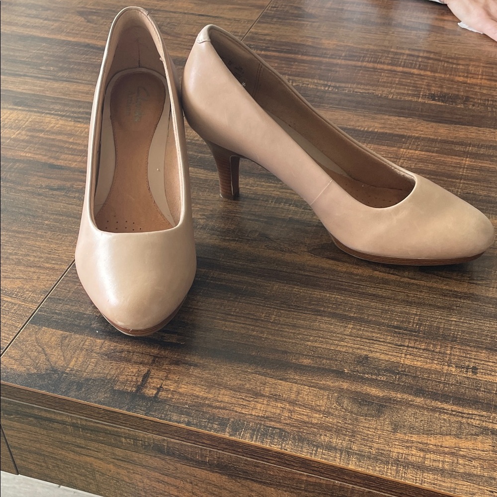 Clarks Artisan Tan Women's Heels Pumps - Picture 3 of 11